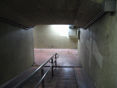 川崎港海底トンネル：東扇島側出入口を入る